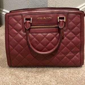Gently used MK handbag (Great for Holiday Time).